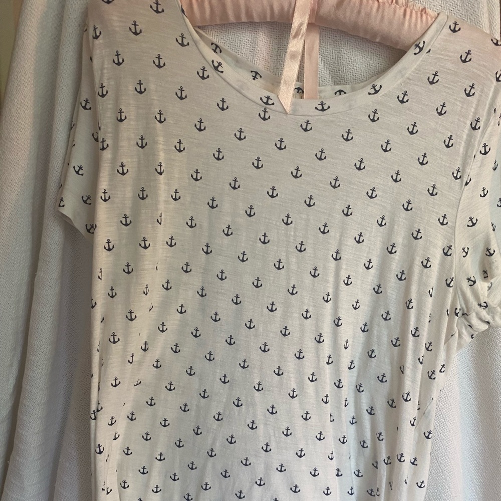 White tee with navy anchors! Nautical, Large